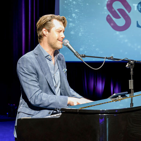 Kyle Mac performing at the 2022 MHBA Spring Reception